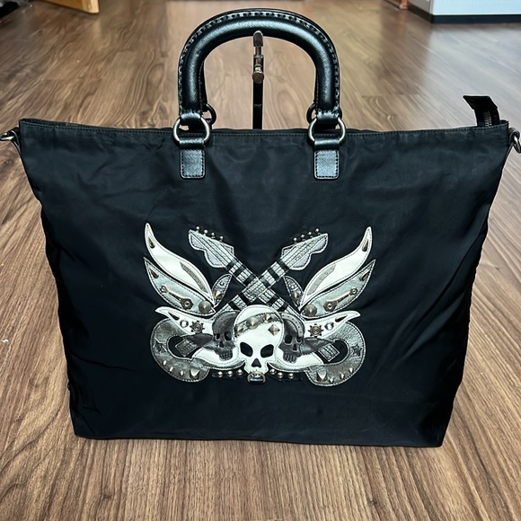 A220 - ๐ฏ % authentic Prada tote bag - Picture 2 of 16